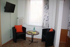 Televisión de pantalla plana de 32 pulgadas con canales por satélite