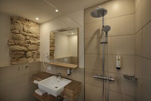 Comfort Apartment, 1 King Bed | Bathroom
