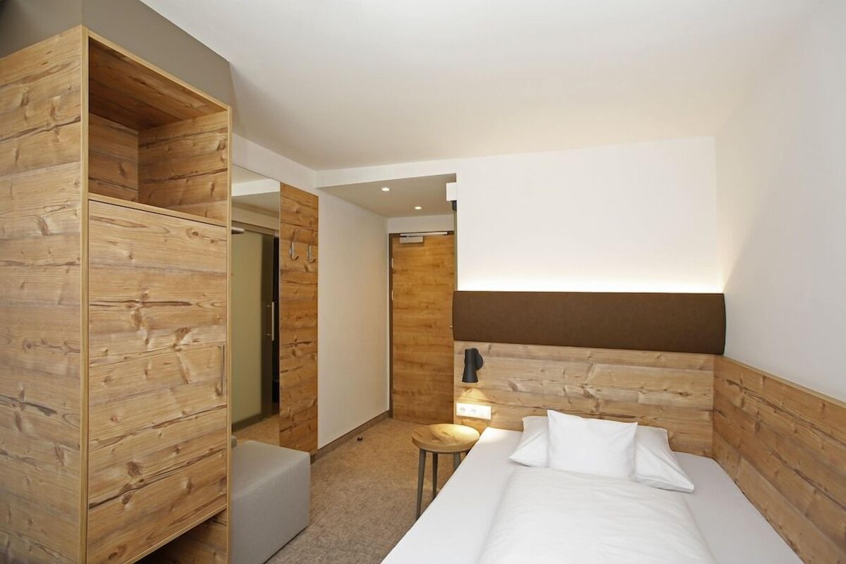 Basic Single Room
