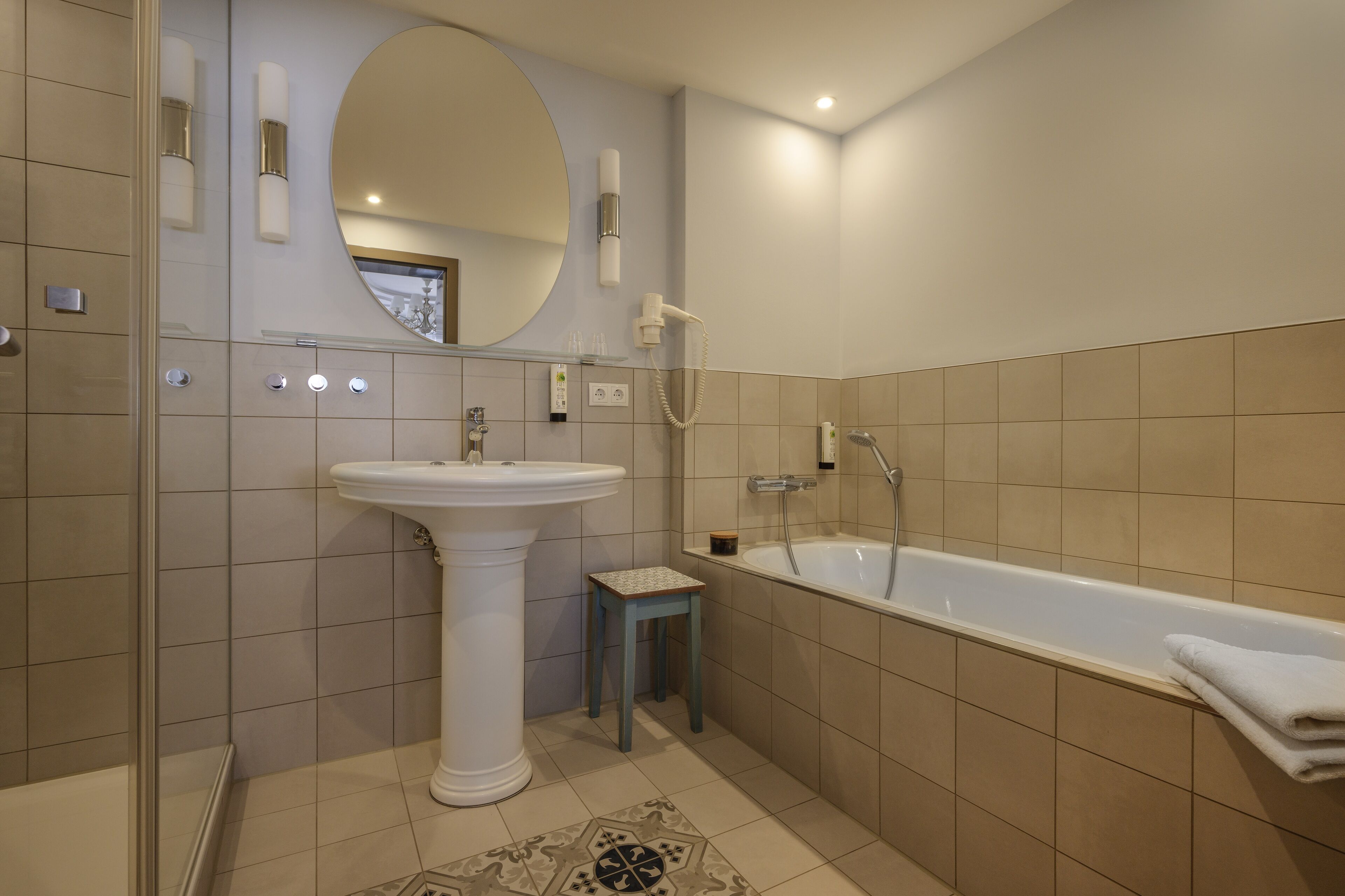 junior suite | deep-soaking bathtub