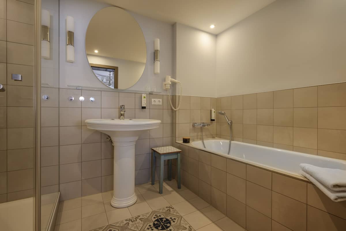 junior suite | deep-soaking bathtub