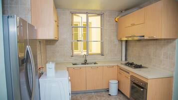 Departamento, 3 habitaciones | Cocina privada | Refrigerador con congelador, horno y parrilla de estufa