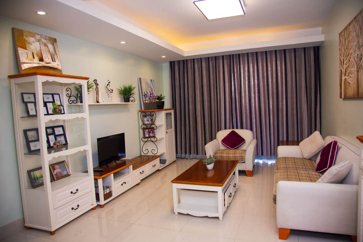 Apartemen, 2 kamar tidur | Ruang keluarga | Smart TV 55-inci dengan saluran TV satelit dan TV