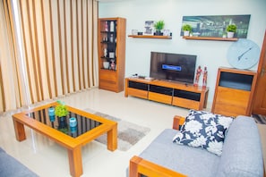 Apartment, 3 Bedrooms | Living room | 55-inch Smart TV with satellite channels, TV - OYSTERBAY DREAM GLORY RESIDENCE (Dar es Salaam)