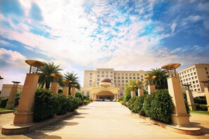 Front of property - Ramada Plaza by Wyndham Lucknow (Lucknow)