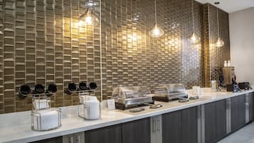 包含每日自助早餐