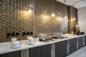 Desayuno de autoservicio incluido todos los días