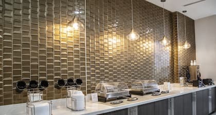 La Quinta Inn & Suites by Wyndham DFW West-Glade Parks
