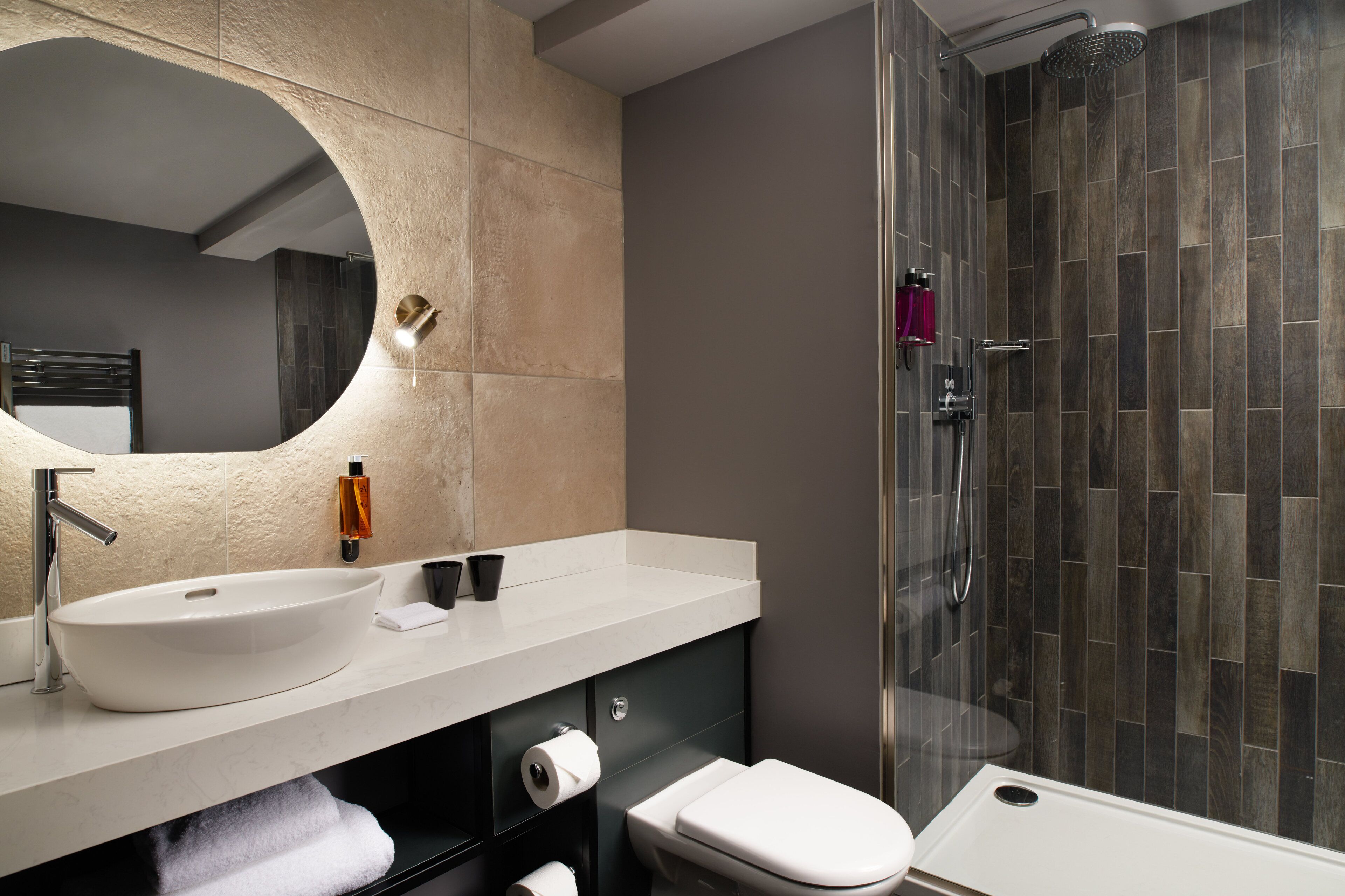 club deluxe double room | bathroom | rainfall showerhead, free toiletries, hair dryer, towels