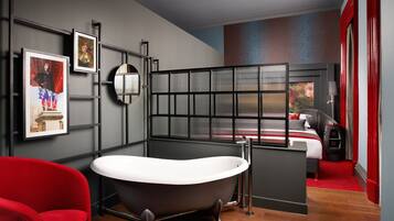 Suite | Bad | Toalettartikler (inkludert), hårføner, håndklær og såpe