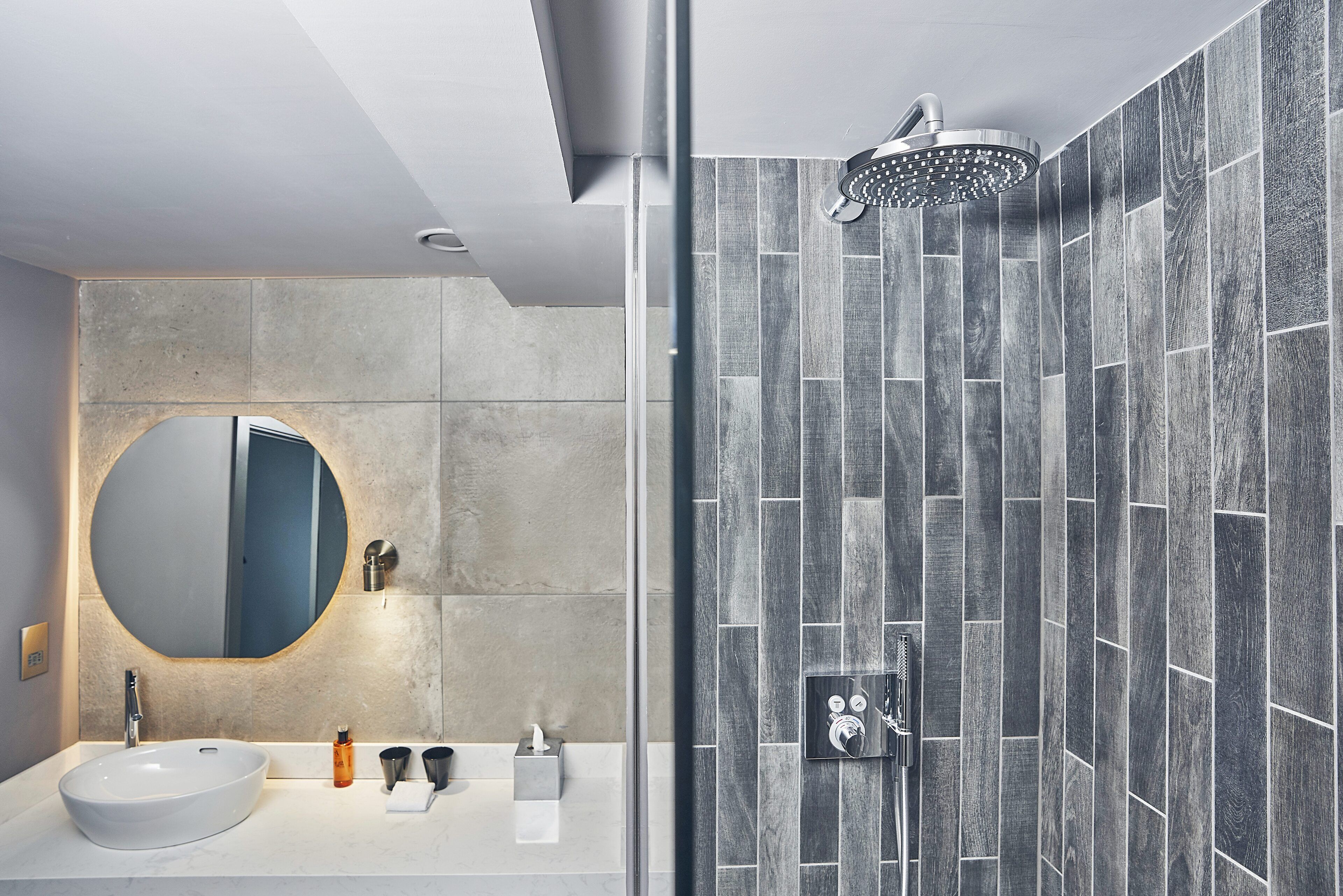 cosy double | bathroom shower