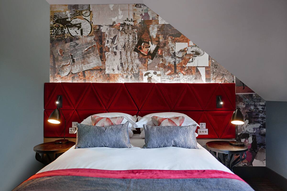 Cosy Double | In-room safe, desk, laptop workspace, blackout drapes