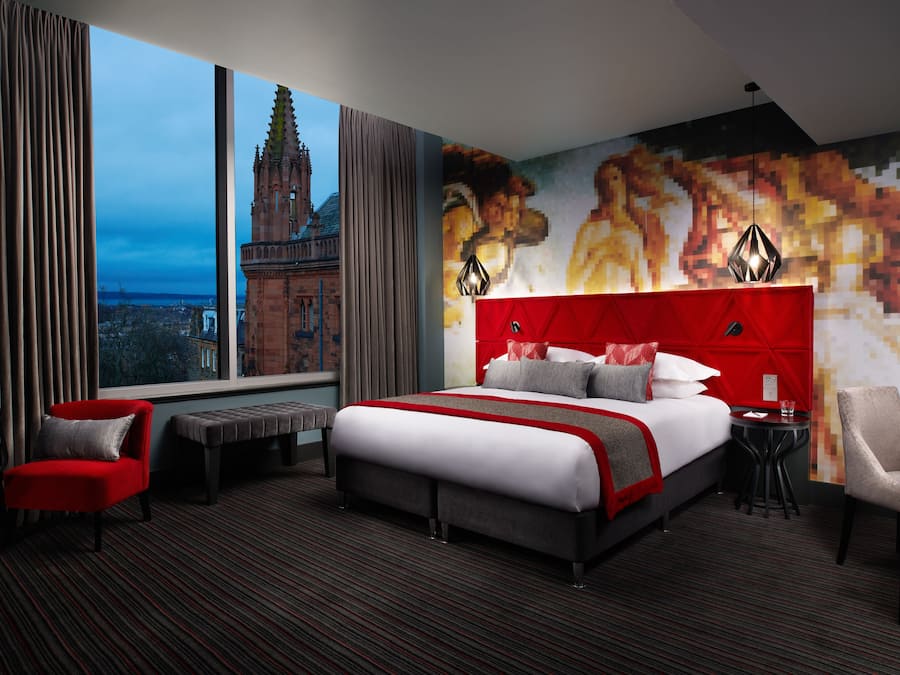 Club Double Room | In-room safe, desk, laptop workspace, blackout drapes