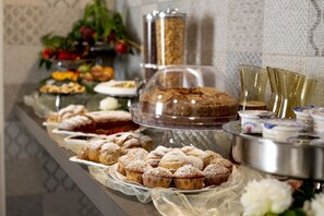 Free daily buffet breakfast