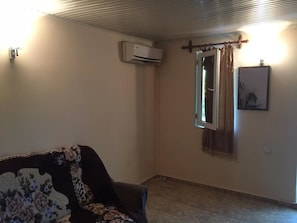 Basic Room | Free WiFi, bed sheets