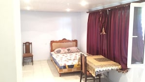 Basic Room - Khosrov Hotel (Dashtakar)