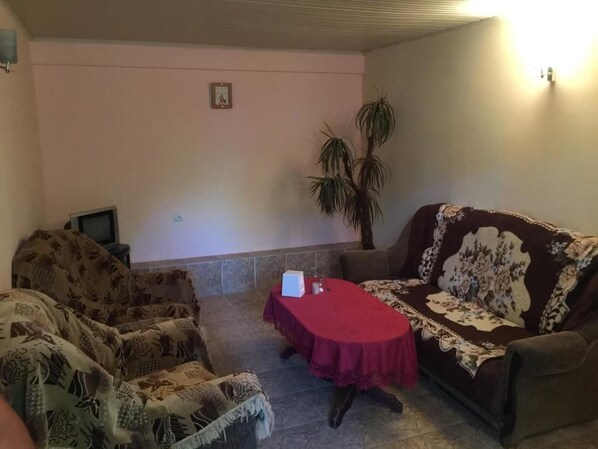 Interior - Khosrov Hotel (Dashtakar)