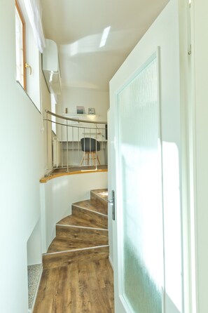 复式, 1 间卧室 (Split Level) | 办公桌、笔记本电脑工作区、熨斗/熨衣板、免费 WiFi