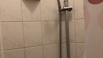 Classic-Dreibettzimmer | Dusche im Bad