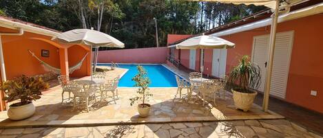 Hồ bơi ngoài trời