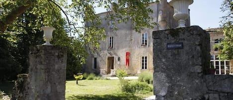 Fachada de la propiedad