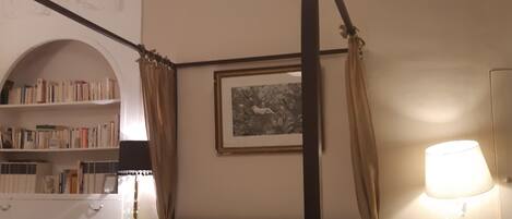 Double Room (d'Olympe) | Individually decorated, individually furnished, desk, laptop workspace