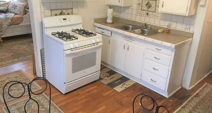 Heart of Hillsdale, Kitchen, Wifi, Desk, Apartment with 2 Beds Close to College