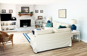 Smart TV, lettore DVD, tavolo da calcetto