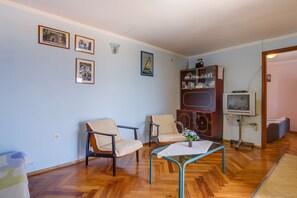 Apartment, 1 Bedroom (Viktor) | Living area