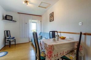 Apartment, 1 Bedroom (Svilana) | In-room dining