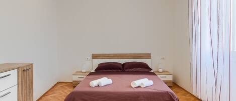 Appartement, 2 chambres | Bureau, fer et planche Ă repasser, accĂšs au Wi-Fi (inclus)