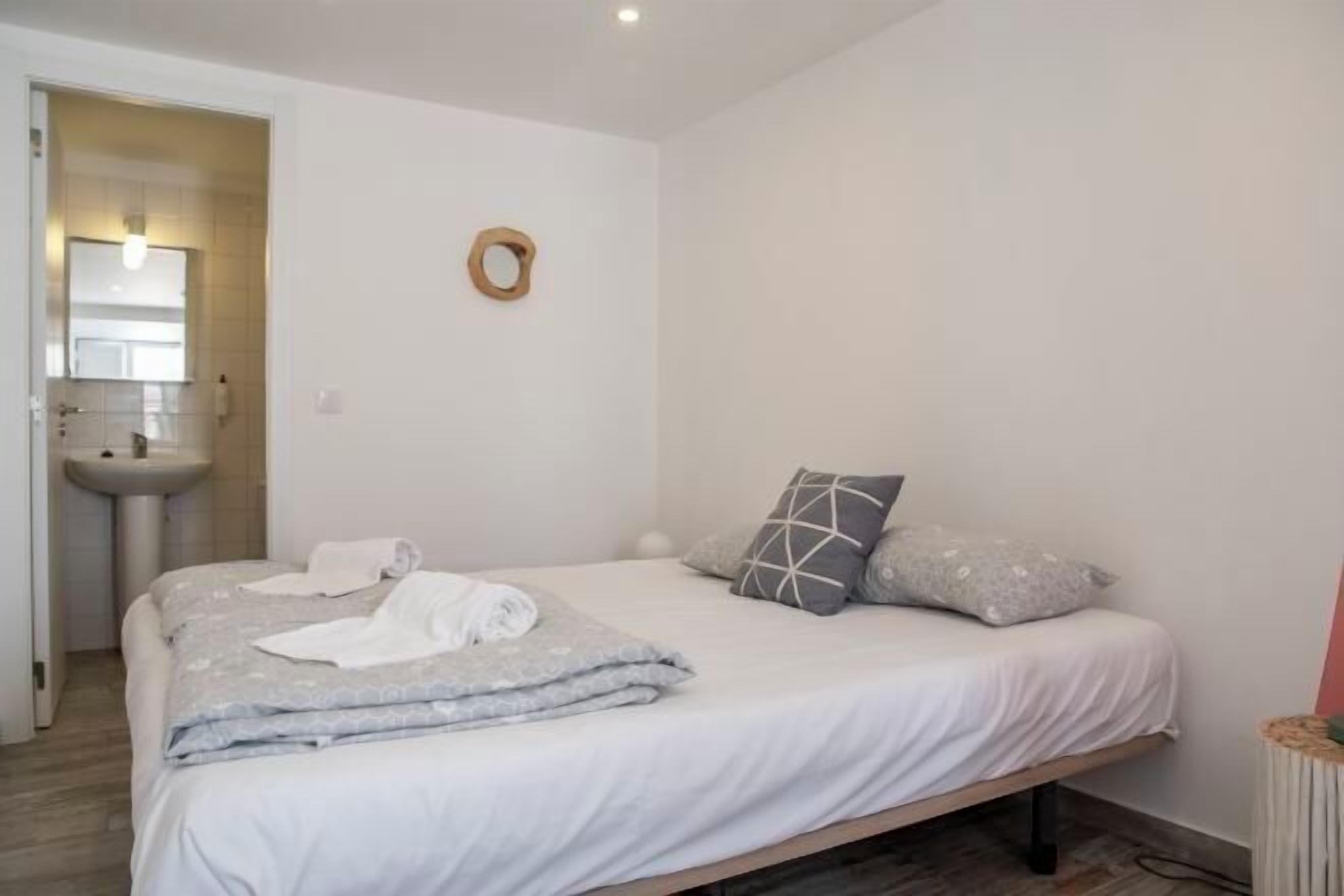 Verdunkelungsvorhänge, kostenloses WLAN, Bettwäsche