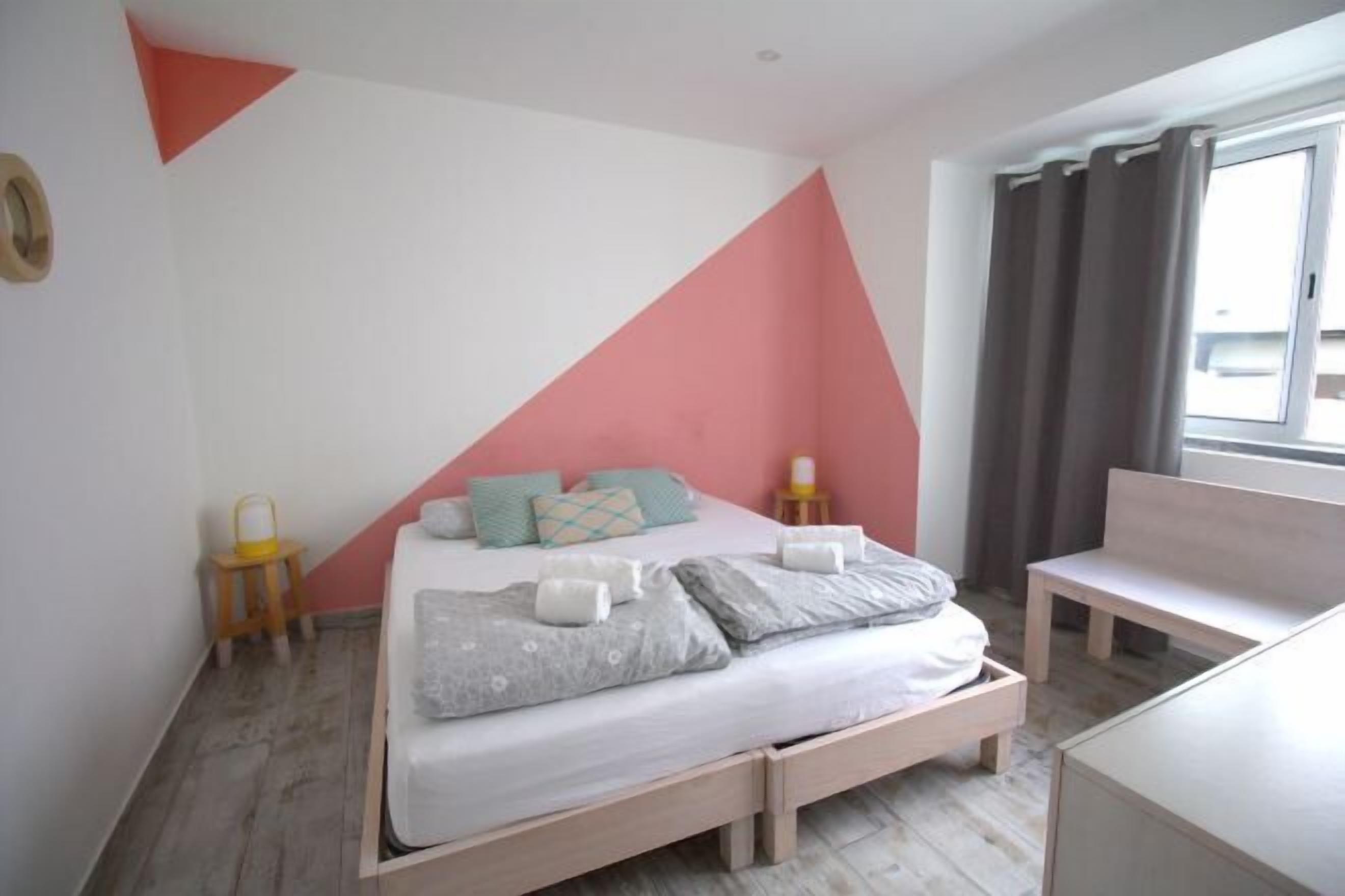 Verdunkelungsvorhänge, kostenloses WLAN, Bettwäsche