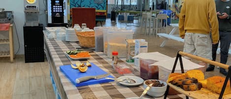 Dagelijks ontbijtbuffet (EUR 9 per persoon)