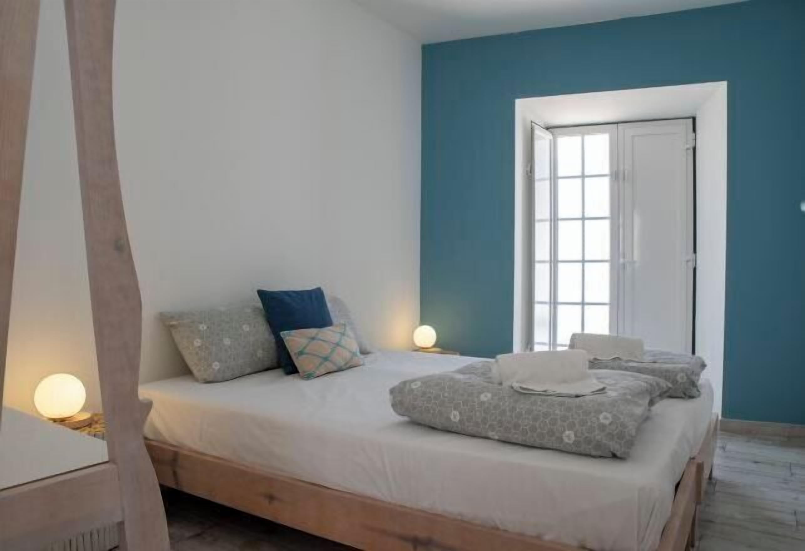 Cortines opaques, wifi gratuïta i roba de llit 