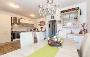 Apartment, 2 Bedrooms | In-room dining