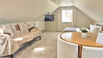 Luxury Quadruple Room, Private Bathroom, Garden View