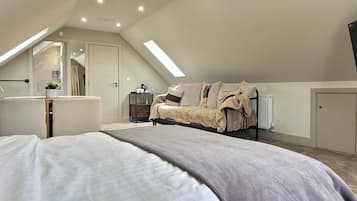 Luxury Quadruple Room, Private Bathroom, Garden View