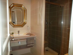 Romantic Double Room | Bathroom