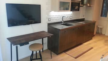 Kühlschrank, Mikrowelle, Ofen, Herdplatte