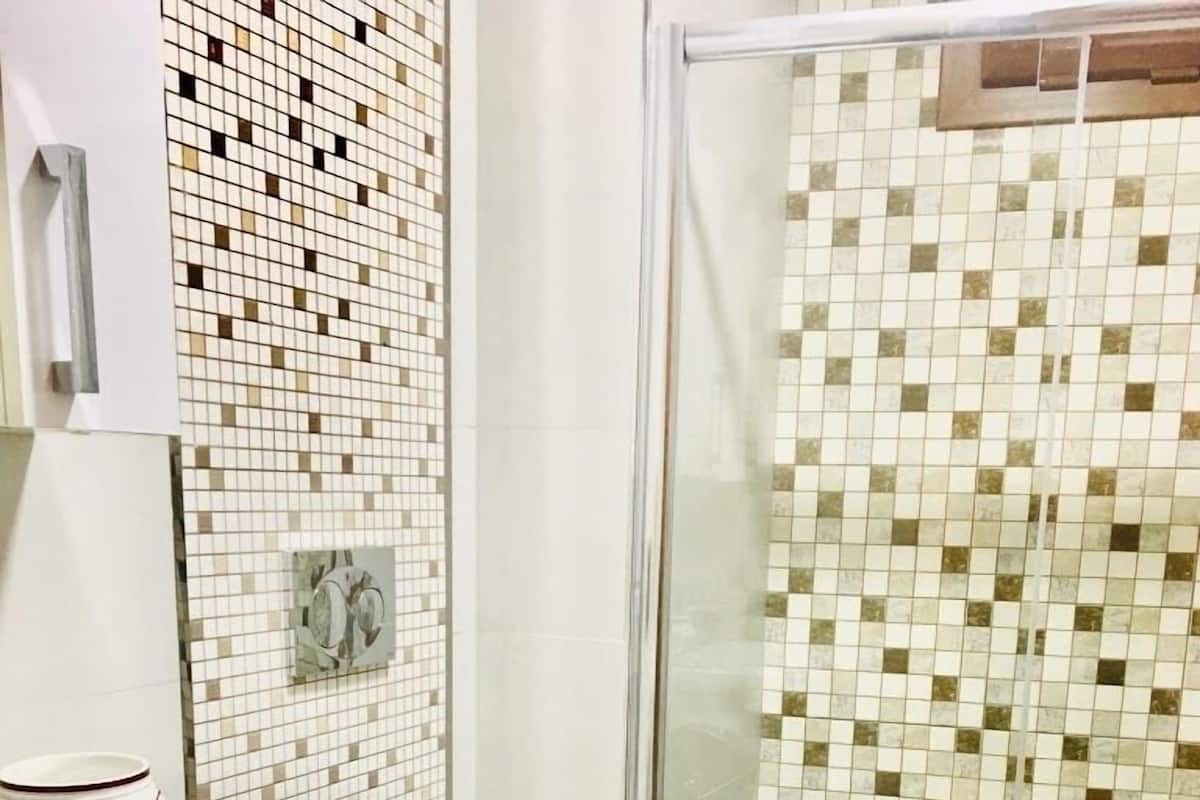 Apartment | Bathroom | Slippers, towels