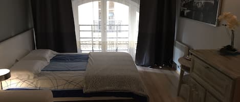 2 chambres, fer et planche à repasser, Wi-Fi, draps fournis