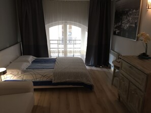 2 chambres, fer et planche à repasser, Wi-Fi, draps fournis