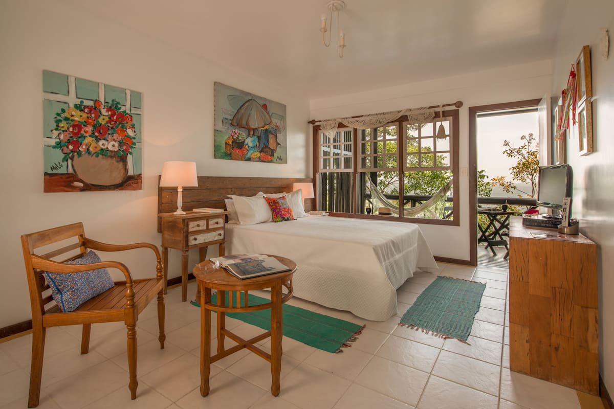 1 dormitorio, minibar, escritorio y cortinas opacas