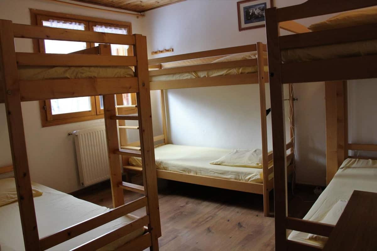 Dormitorio condiviso (6 pers - shared toilet) | Con stile personalizzato, con arredamento individuale