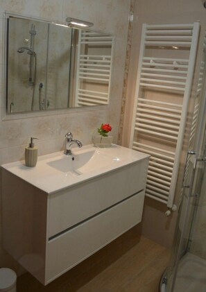 Shower, hair dryer, bidet, towels - B&B Up (Carosino)