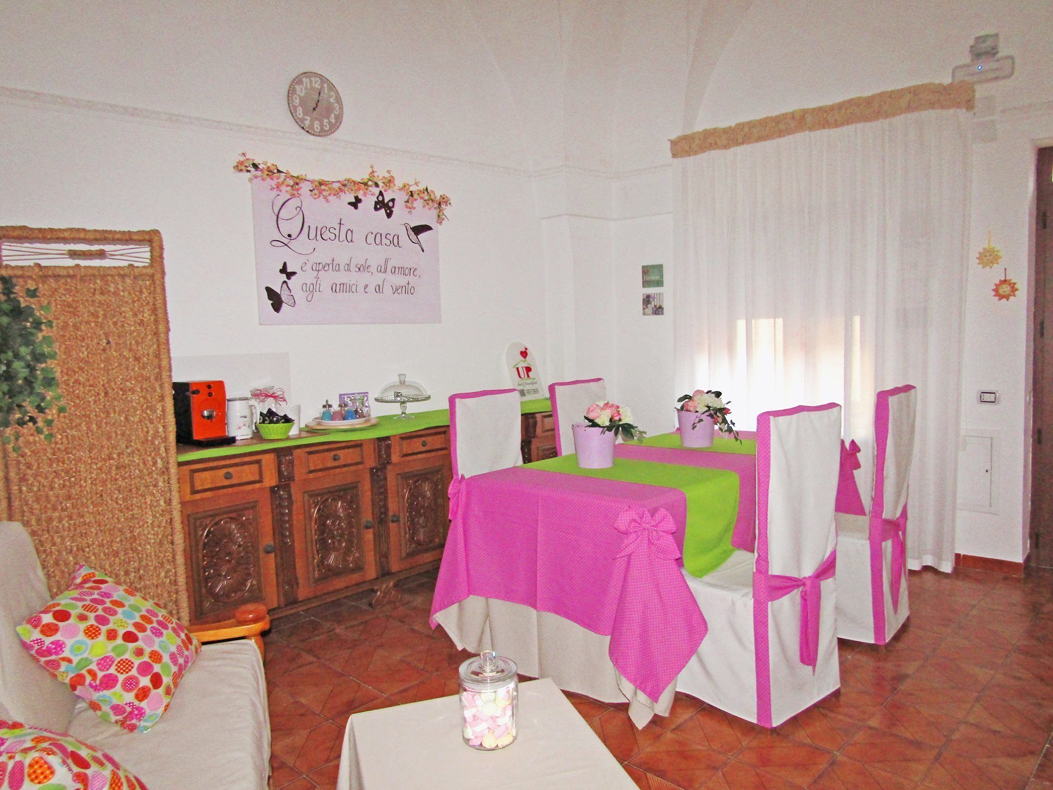 Bữa sáng buffet hàng ngày (5 EUR/mỗi người) 