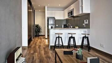 Flat-screen TV, Netflix