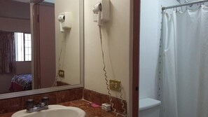 Douche, douche cascade, articles de toilette (gratuits)