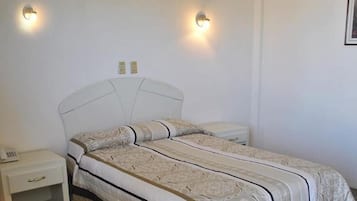 2 slaapkamers, een bureau, een strijkplank/strijkijzer, gratis wifi